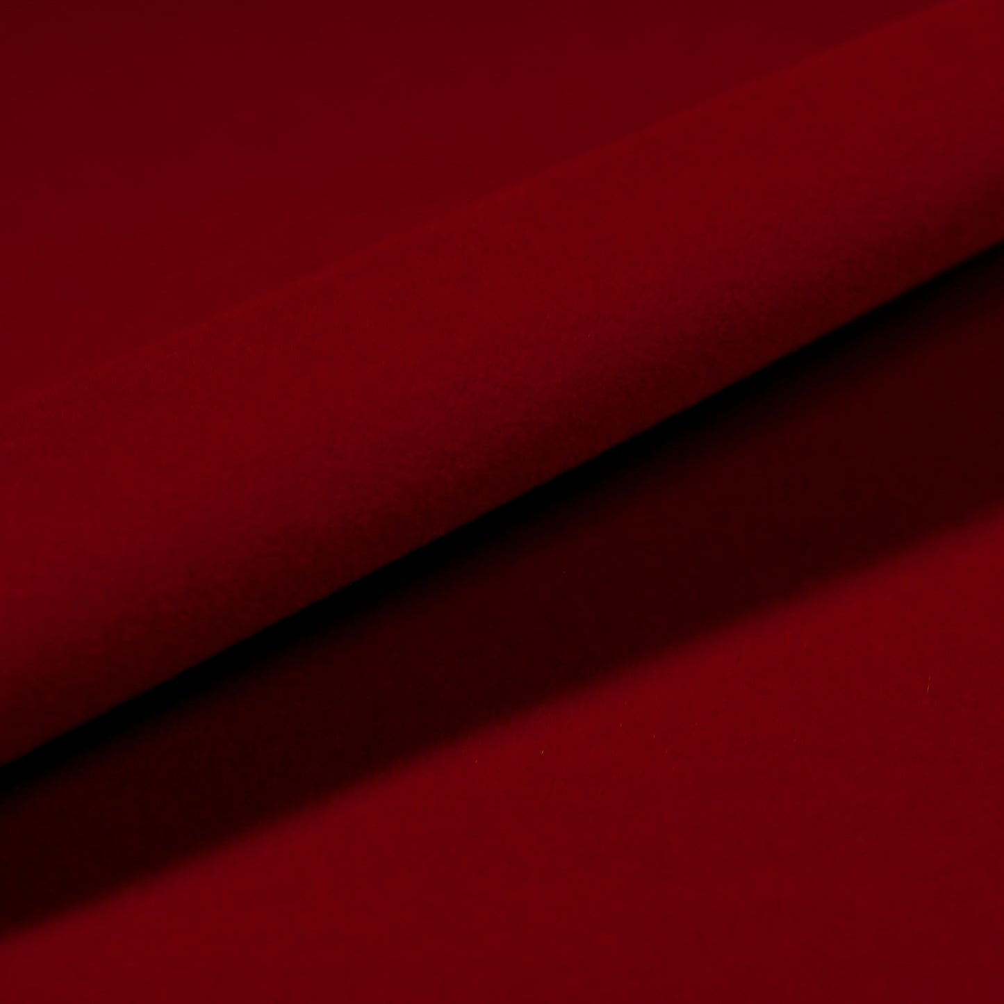 Adamantium Audio Cinema Red Stoff für Heimkinos